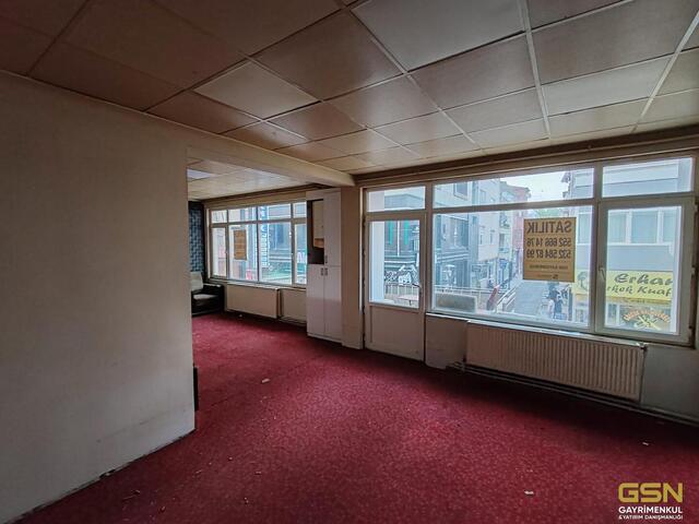 9-GÖLCÜK ÇARŞI İÇİNDE  UYGUN FİYATA KOMPLE SATILIK 3 KATLI TİCARİ BİNA